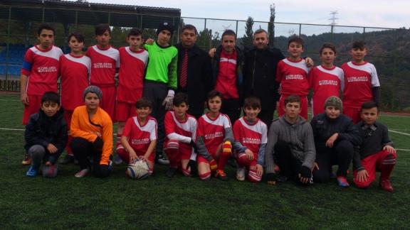 Ortaokullar Arası Futbol Turnuvasında İmam Hatip Ortaokulu İlçe Şampiyonu Oldu