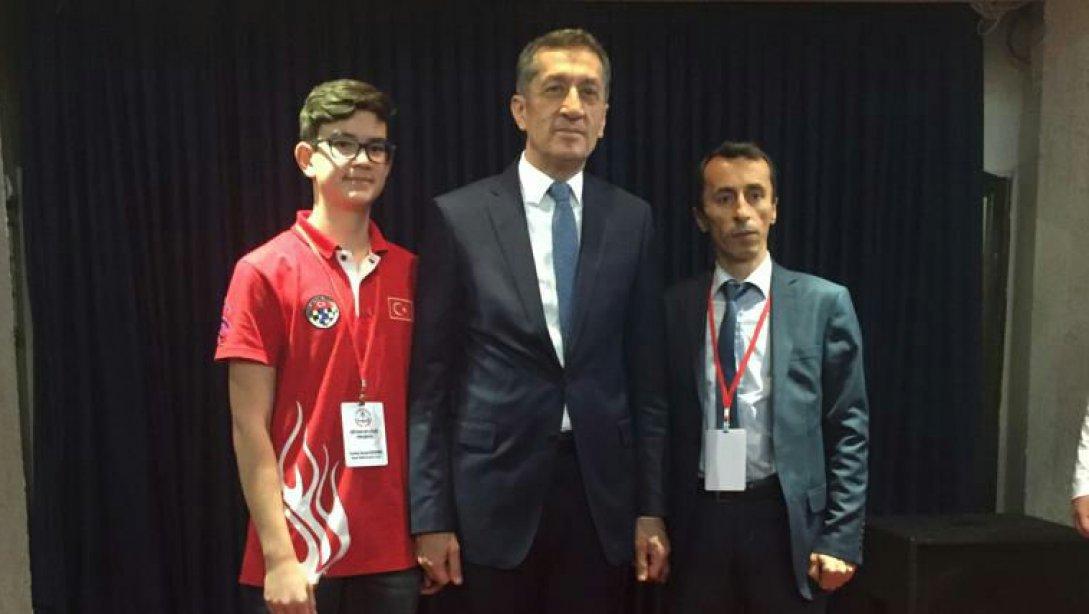 Milli Eğitim Bakanı Ziya SELÇUK, Avrupa Satranç Şampiyonu Öğrencimizi Kabul Etti