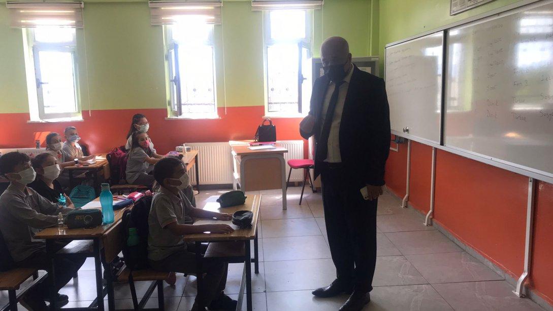 İlçe Milli Eğitim Müdürü Cevat Çevik Okulları Ziyaret etti